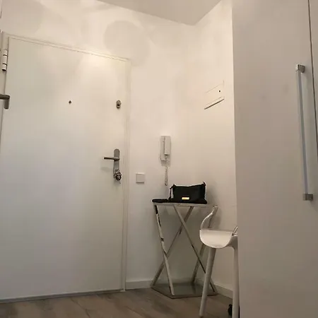 Modernes, Messenahes 1-zi-appartment Lägenhet